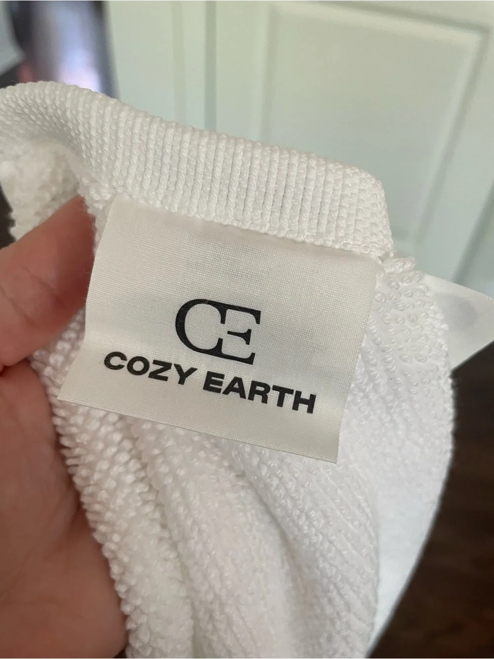 NWT Cozy Earth White Bath Mat